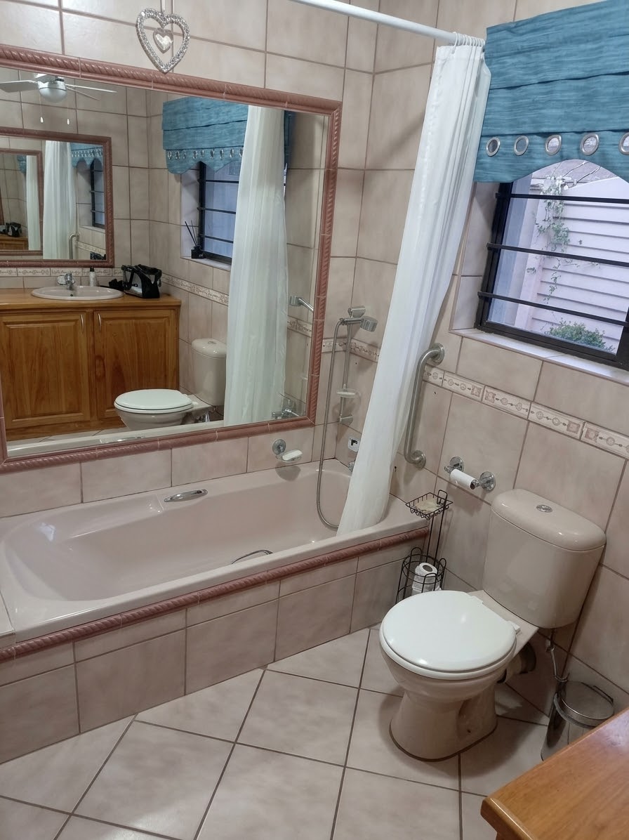 To Let 4 Bedroom Property for Rent in Bodorp North West